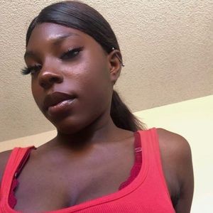 Meet your Posher, Laraya